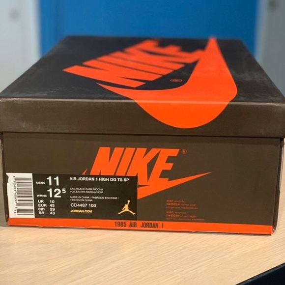 **TRAVIS SCOTT 1s High Top** - Picture 2 of 2
